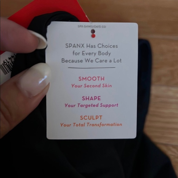 SPANX high waisted mid thigh power shorts - Picture 3 of 5